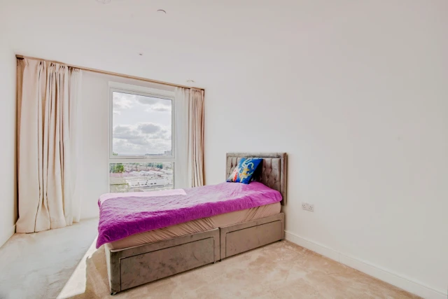 3 Bed Flat, Caldon Boulevard, HA0 4