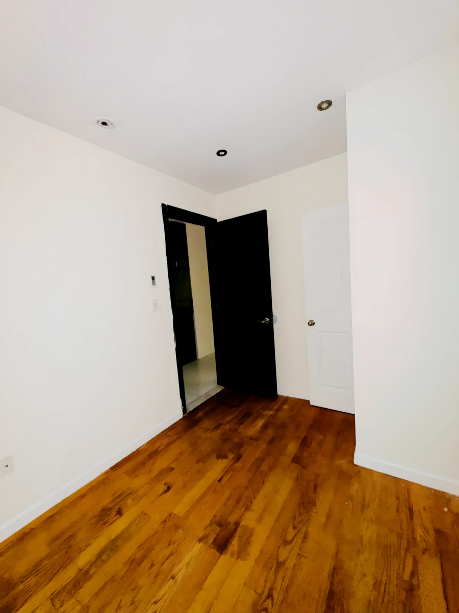 350 Manhattan Ave 0