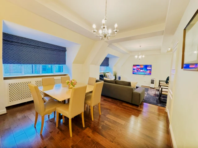 LH-Knightsbridge Court 1