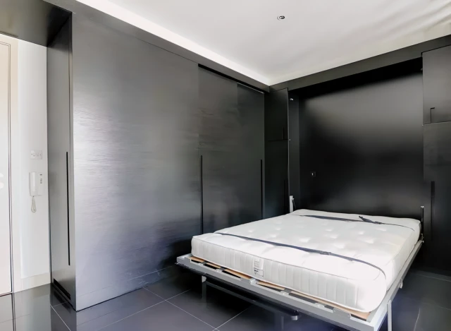 LH-Pan Peninsula Square 4