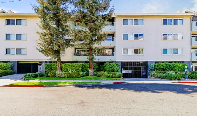 The Village at Toluca Lake 2