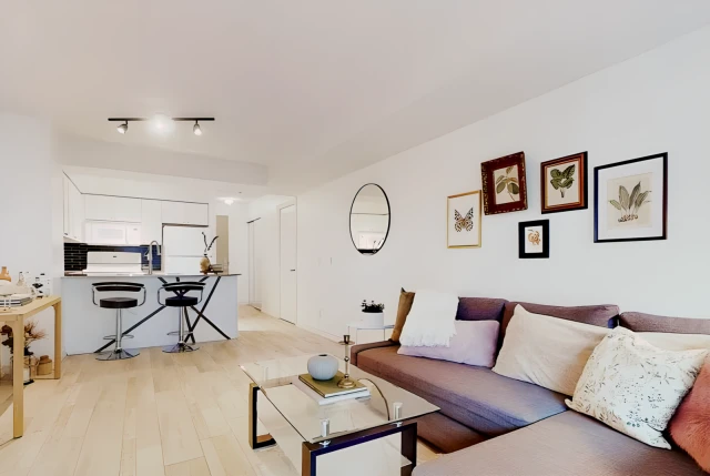 608 - 763 Bay Street 1