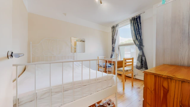 Cheniston Gardens 27353# 4