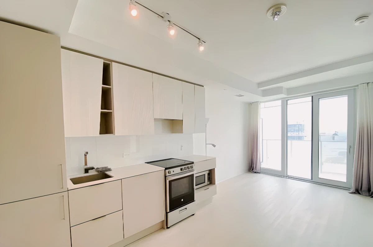 4407 - 3900 Confederation Parkway 0