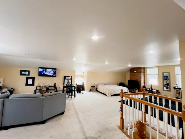 匹兹堡+Southside+1200大平层studio 1室一厅1卫1厨1大层 1
