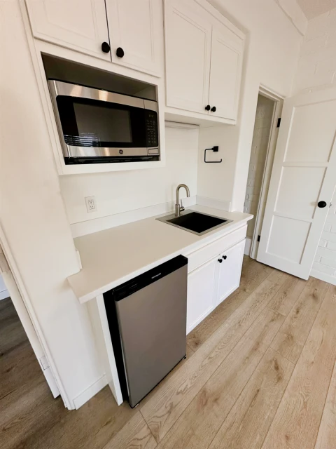 1214 Coast Village Road 4
