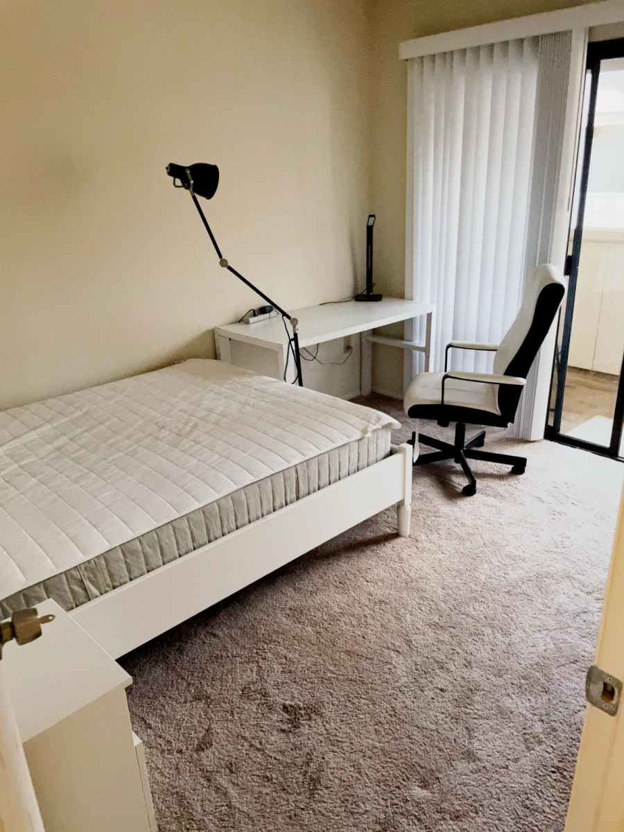La Jolla Village Dr - chỗ ở sinh viên tại Thánh Điền