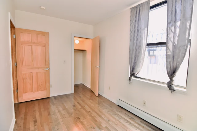 2236 3rd Ave 4