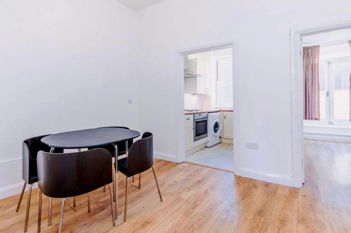 LH-Camden High Street 0