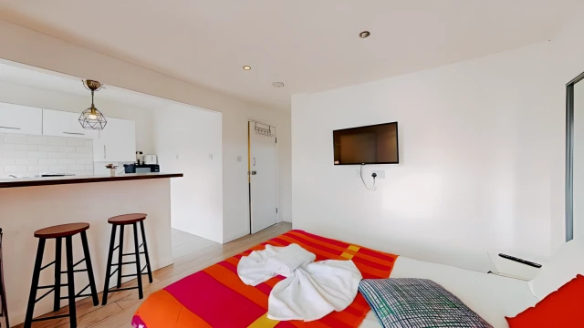 Hogarth Road 28000# 4