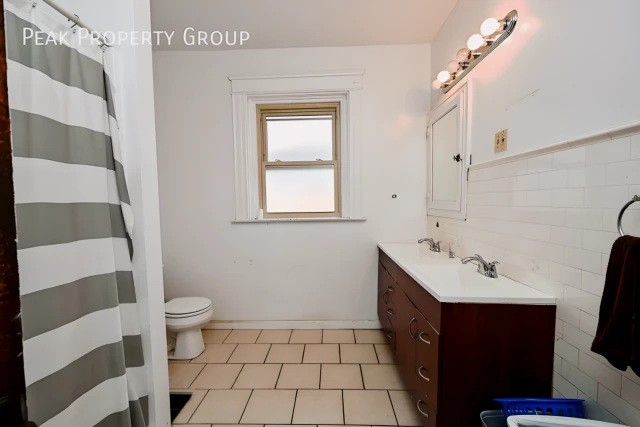 305 W. McMillan Street 4