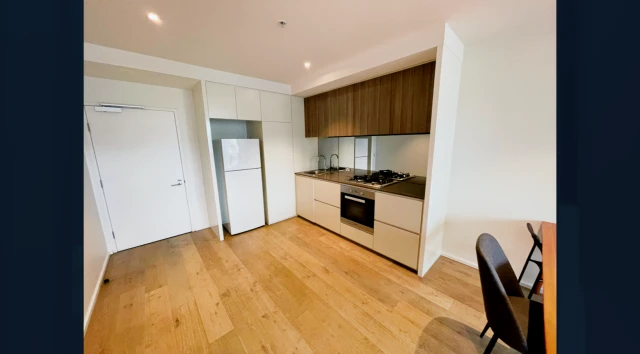 883 Collins Street 4