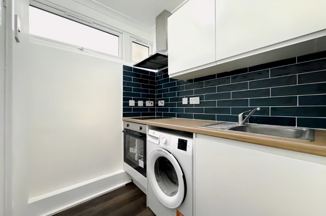 West Cromwell Road, Earls Court 1