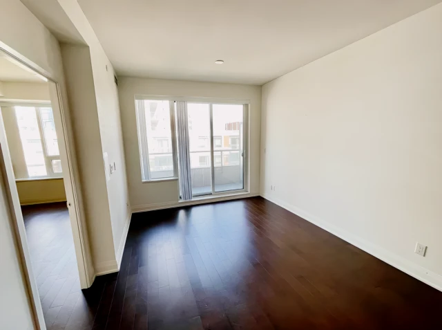 325 - 28 Uptown Drive