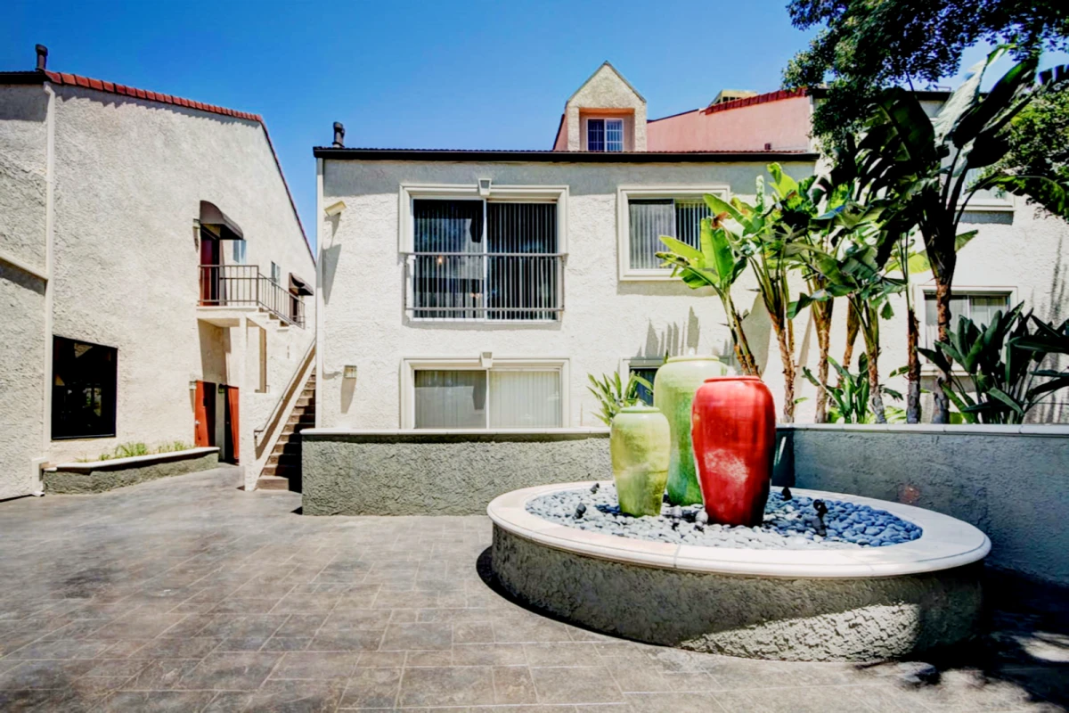 Town Center Apartments - chỗ ở sinh viên tại Burbank