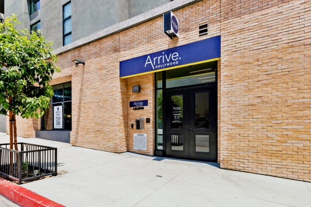 Arrive Hollywood 1