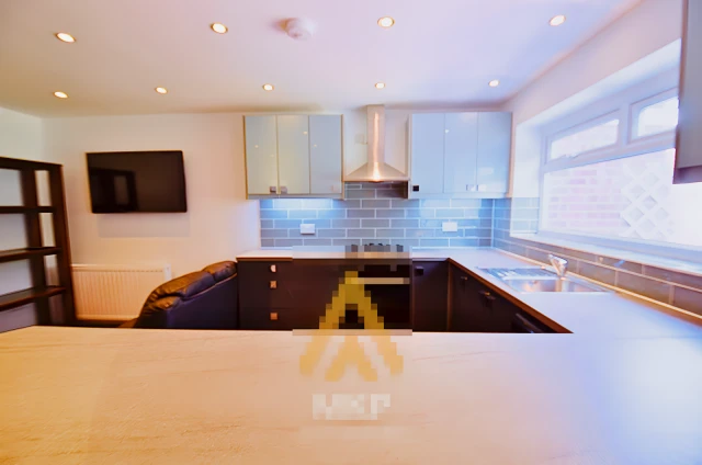 Entire Place·4B2B···12 Fair Green Way, Selly Oak B29 6EW 4