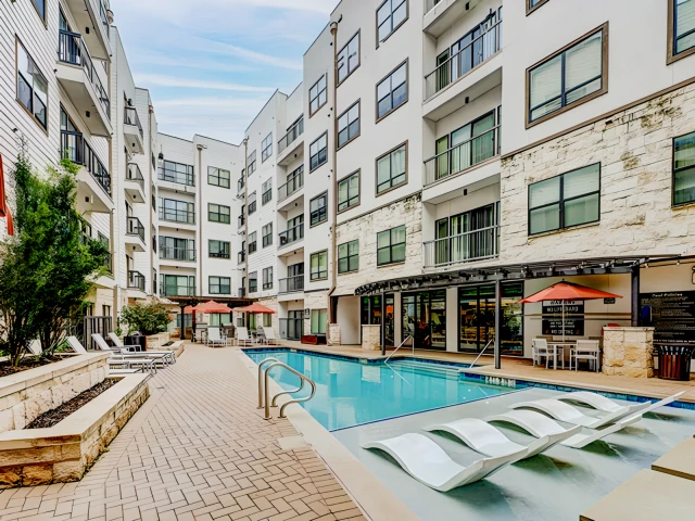 The Crest at Pearl 3