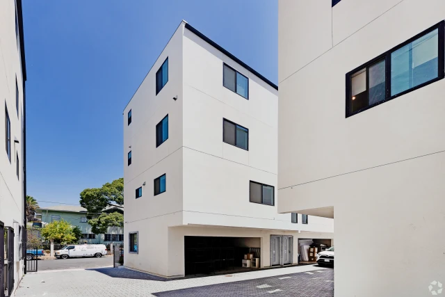 3003 1/2 Van Buren Pl 4