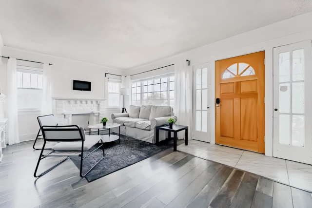 #833: Park Mesa Heights - Los Angeles student accommodation - Queen Bedroom C