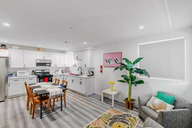 1426 W 35th St - ロサンゼルスの学生向け宿泊施設 - 5 Bed 5 Bath