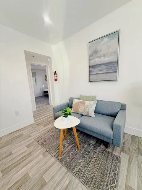 1426 1/2 W 35th St 4