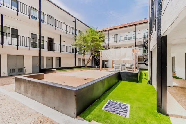 Courtyard Condos Dallas 4