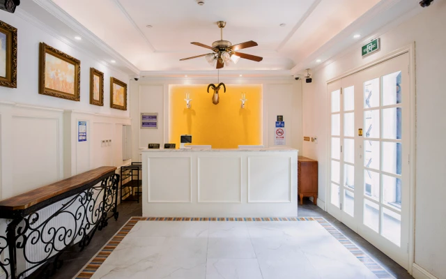 Yingao West Road Metro Station Store - CJIA Apartment 4