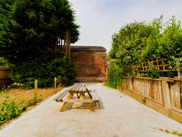 11 Charles Street West 1