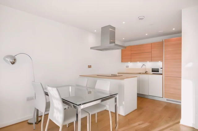 LH-Stratford Plaza 4