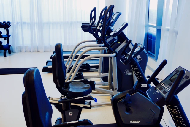 Deluxe Studio in a Glass Walled Building in Hollywood - Los Angeles student accommodation - Gym