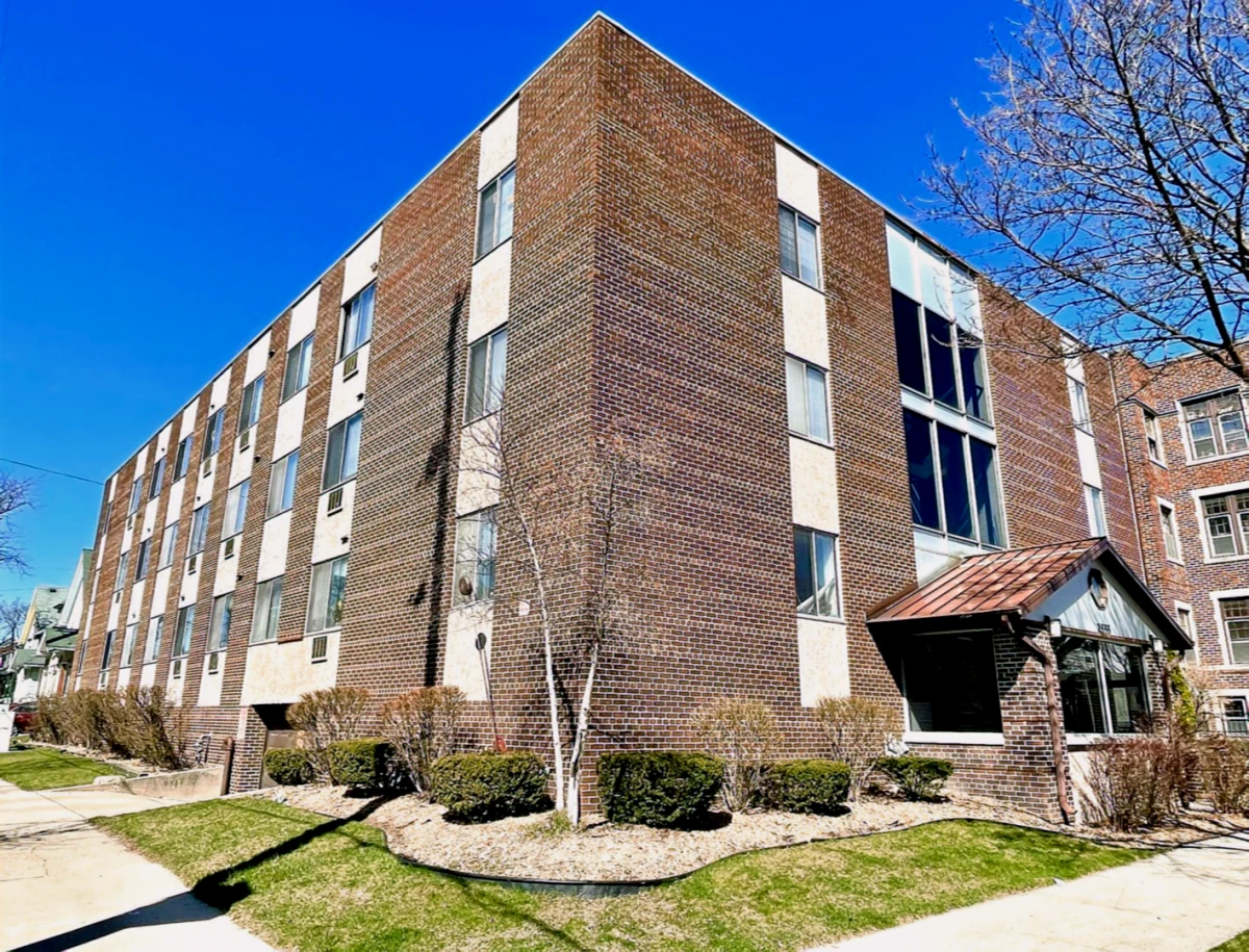 2555 N Farwell Ave 0