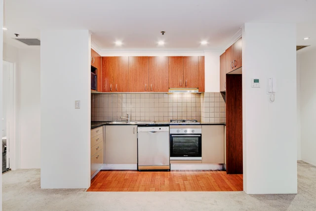 411/242 Elizabeth Street,Surry Hills,New South Wales 2010 4