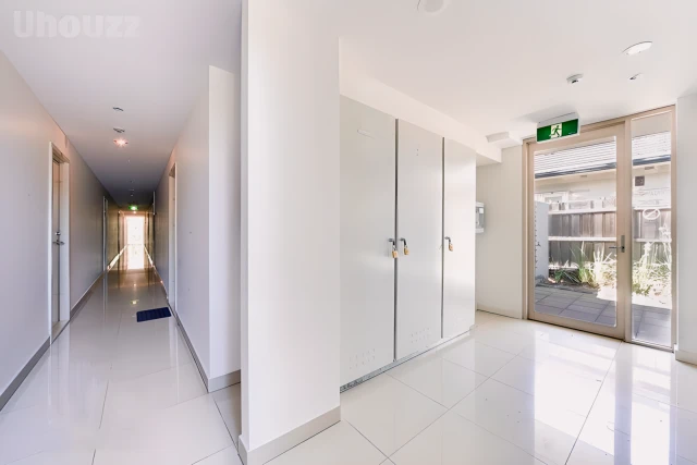 1023 Dandenong Road 4