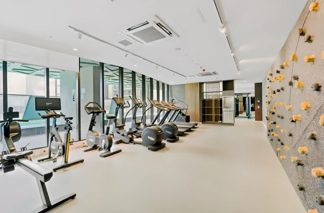 The amazing 1BR CBD Apt /WiFi/Premium Location 1