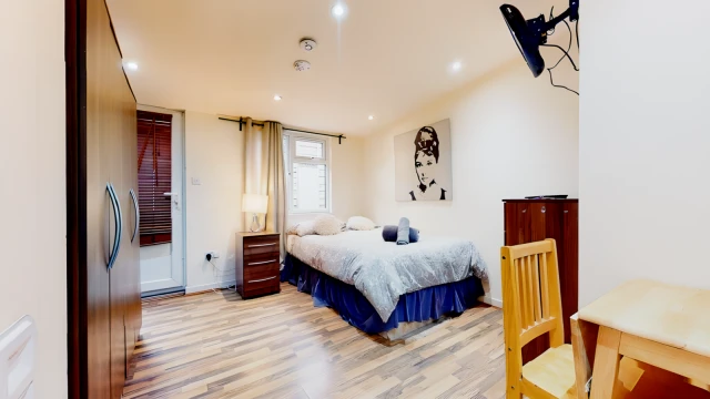 Chatsworth Road 12865# 3