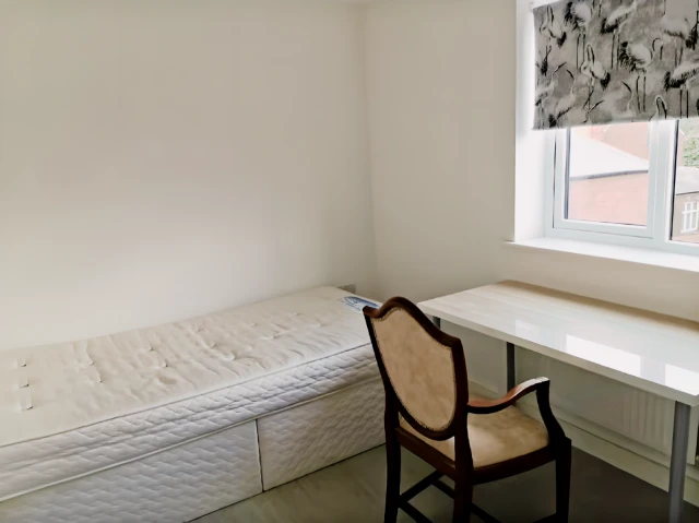 Entire Place·2B2B···Cottesmore Road 1