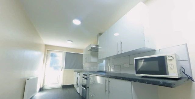 Entire Place·4B4B···18 Carisbrooke Avenue 4