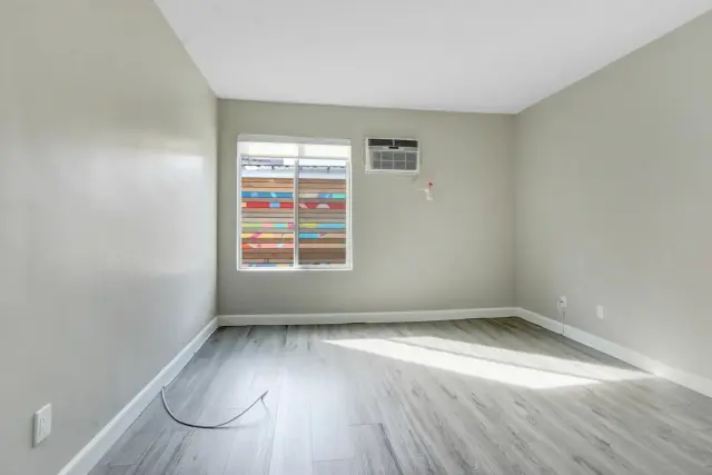 Hilgard Apartments 4