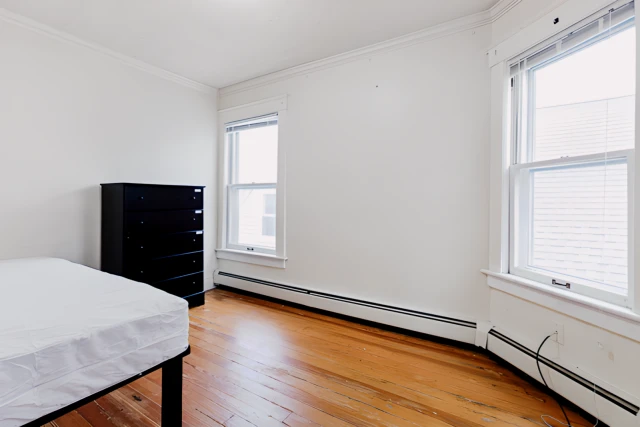 913 Huron 4