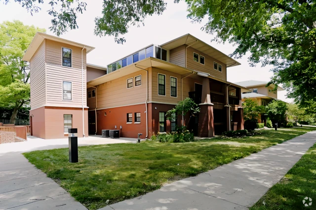 Smith Apartments @ 604 W. Stoughton 3