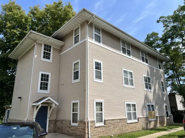 604 1/2 W Elm St 0