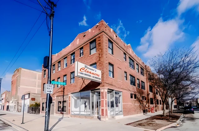 5100-04 W Madison St 1