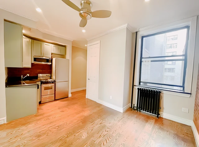 326 E 35TH ST•  Murray Hill 3