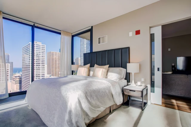 State and Grand apartment 3