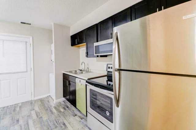1506 Lincolnshire Dr., #4, Champaign, IL 61821 2