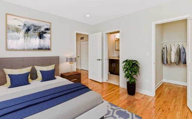 Lincoln Square Commons - 4759 N 2