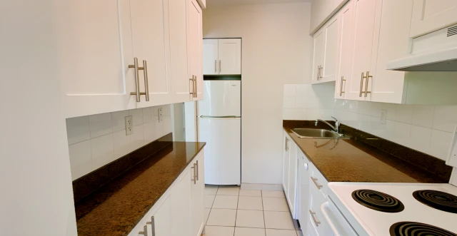 University Manor 4