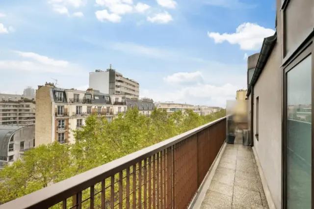 apartment in 19e   Buttes Chaumont 0