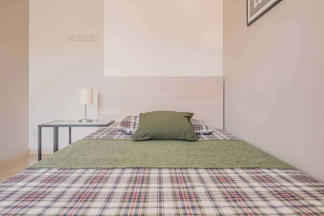VIA POLLAK 10 <br> PRIVATE ROOM S1 4